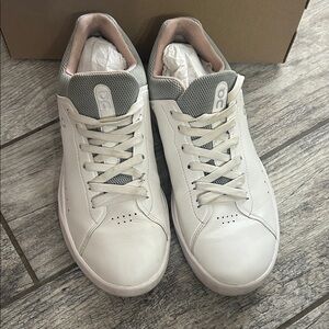 On Running OnCloud The Roger Advantage Shoes in white/rose